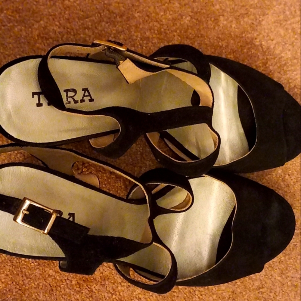 Black shoes